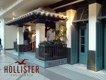 History First store opened in July 2000 at the Easton Town Center (Columbus, Ohio). Hollister Concept formulated around fictional story created by Mike.