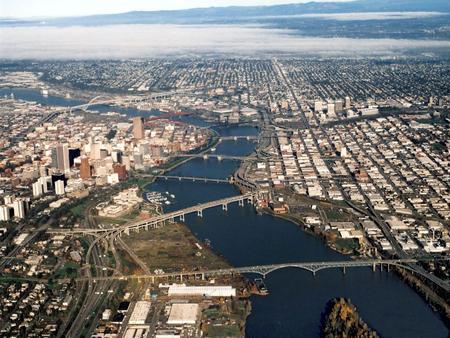 A Proposed I-5 Loop Design Option Riverfront For People Portland, Oregon January 16, 2004 Riverfront For People Portland, Oregon January 16, 2004.